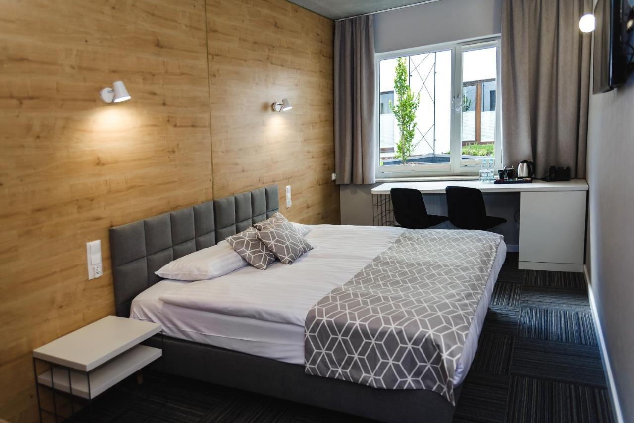 Hotel 107 Rumia Buitenkant foto
