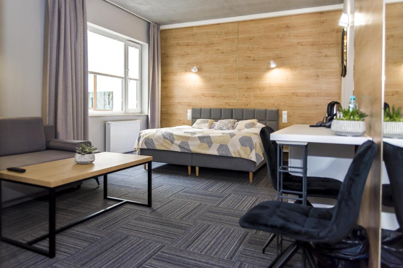 Hotel 107 Rumia Buitenkant foto
